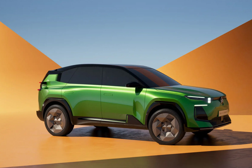 Citroen C5 Aircross side view