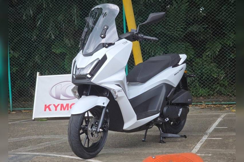 Kymco Skytown 150 vs. Honda ADV 160, Yamaha Nmax, Bristol ADX 160 