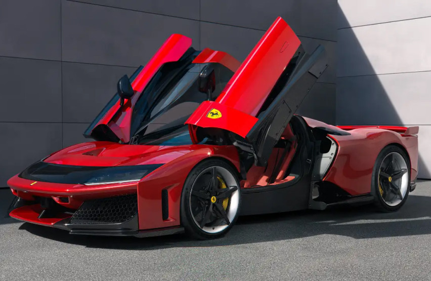 Ferrari F80 hypercar features