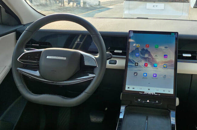 Jaecoo J5 steering wheel, infotainment screen, meter cluster