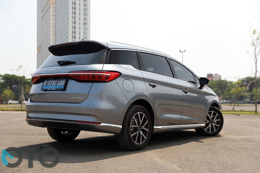 Road Test BYD M6