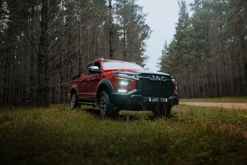 JAC T9 front
