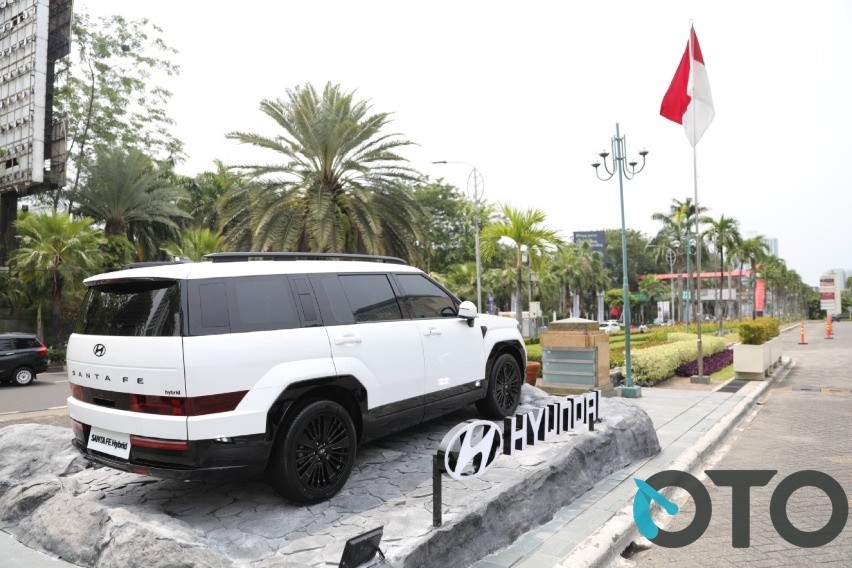 Hyundai Santa Fe Hybrid