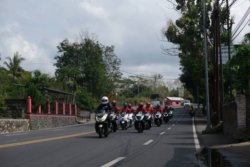 Rangkaian Turing Honda PCX Ramaikan Puncak Honda Bikers Day 2024