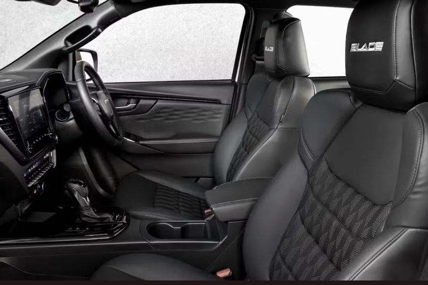 Isuzu D-Max Blade interior