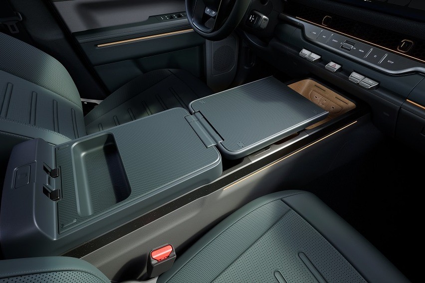  Kia Tasman Doublecab Pickup center console