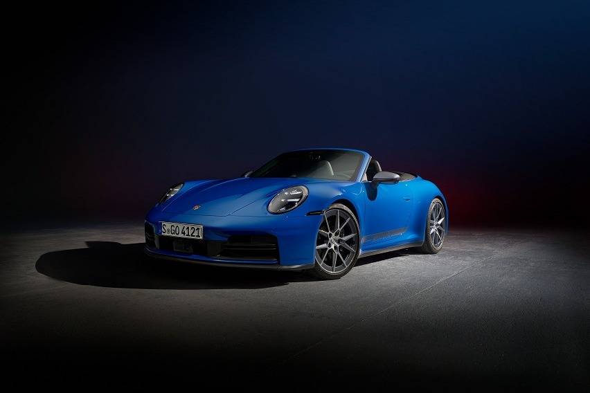 Porsche 911 Carrera T now available in coupe, cabriolet options