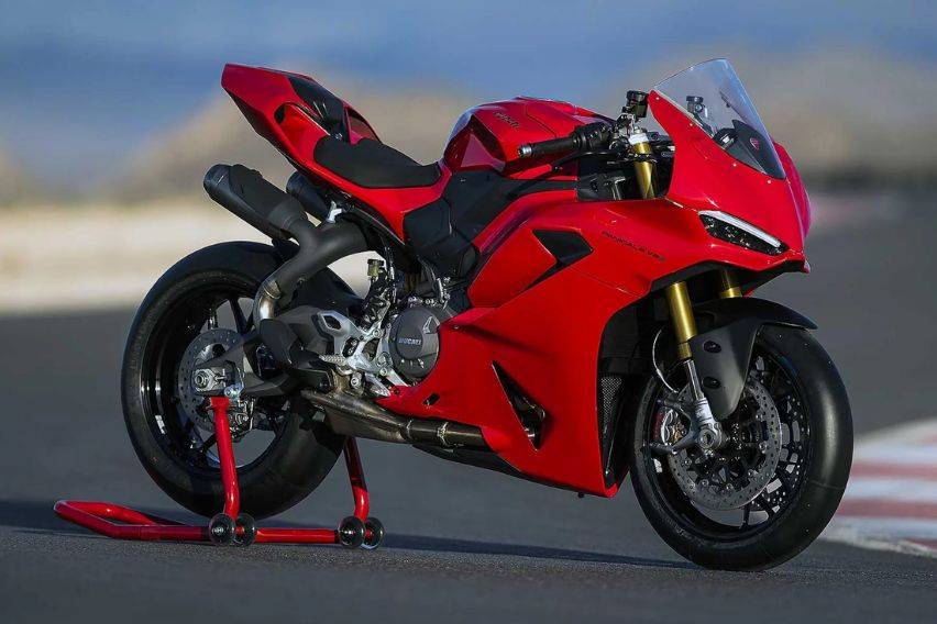 Ducati updates Panigale V2 at 2024 EICMA