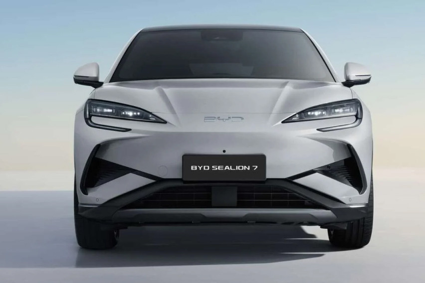 BYD Sealion 7 front view