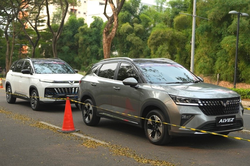 Program Berani Lebih Bersama Wuling SUV Almaz RS dan ALvez