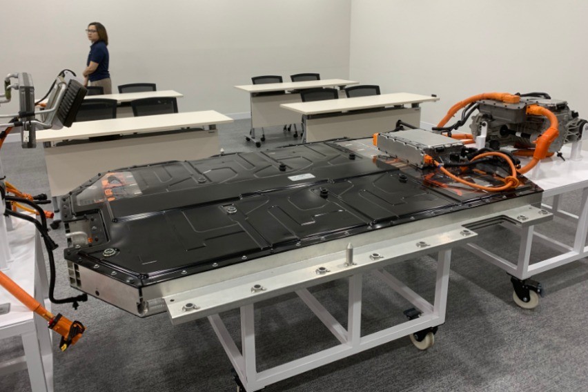 Baterai Santa Fe Hybrid