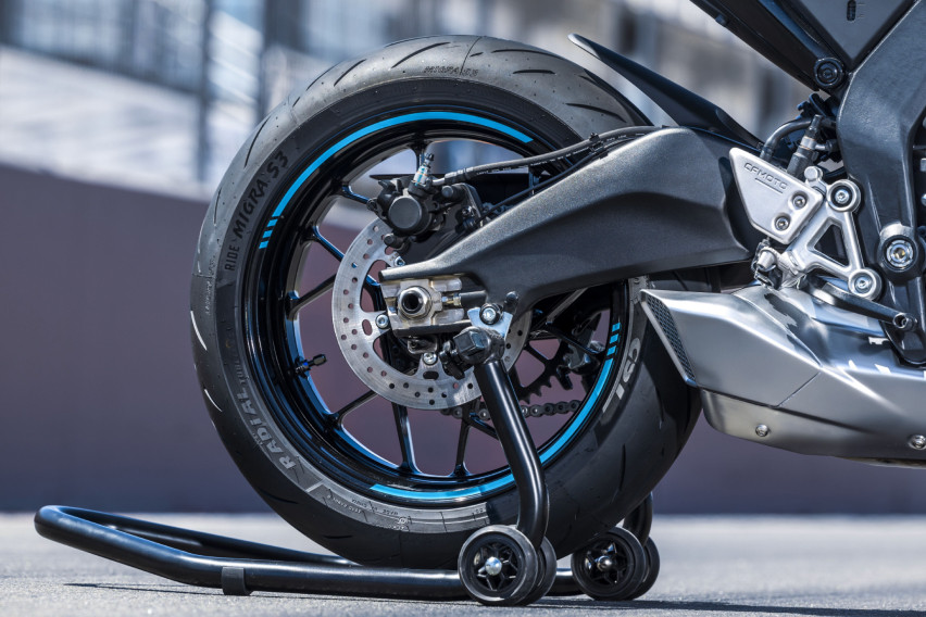 CFMoto 675 SR-R tyres