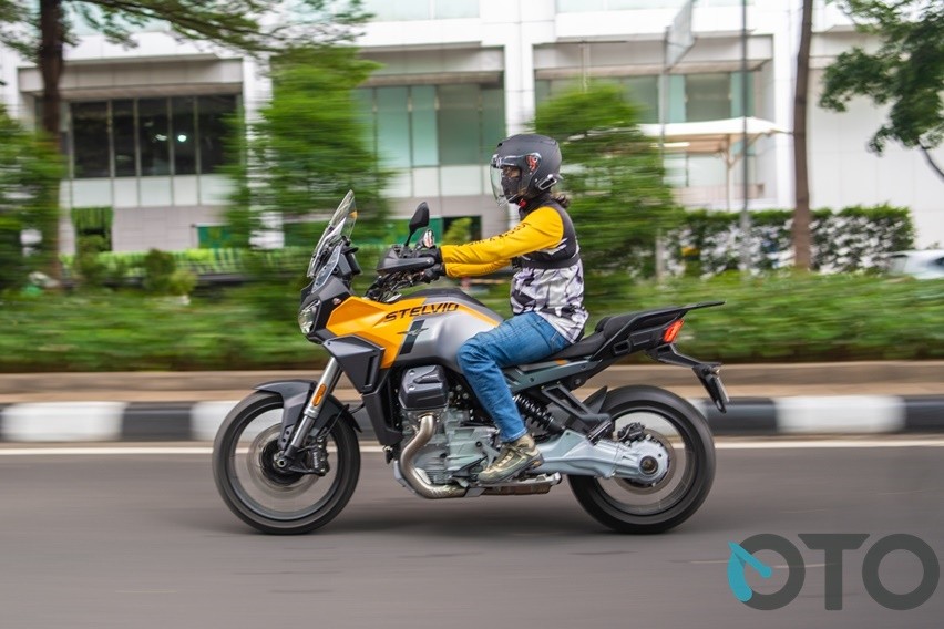 First Ride Moto Guzzi Stelvio