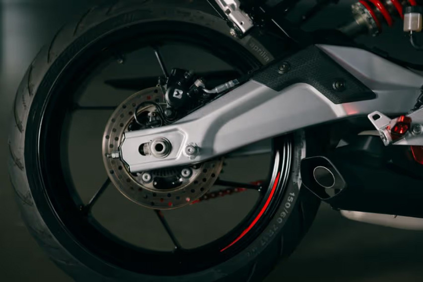 Aprilia Tuono 457 suspension