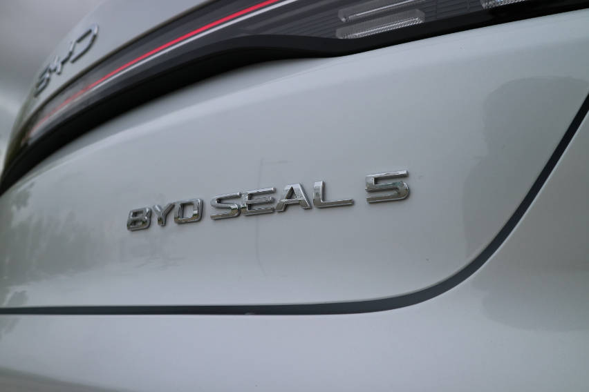 BYD Seal 5 DM-i: pros and cons