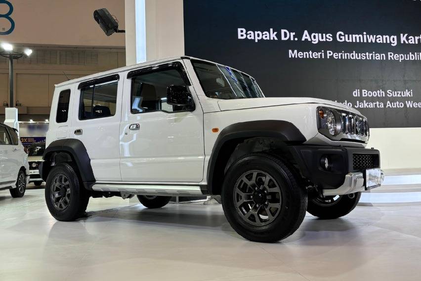 Suzuki Rilis Jimny 5-door White Rhino Edition