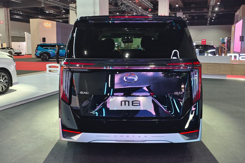 GAC M8 rear view