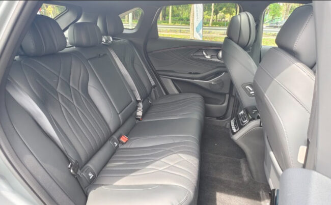 Omoda C9 rear seats view