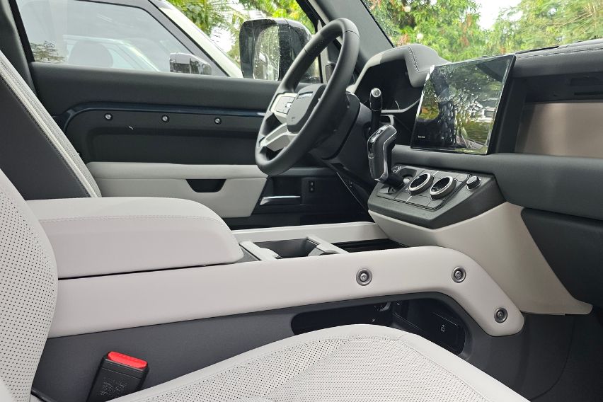 Land Rover Defender 110 S D250