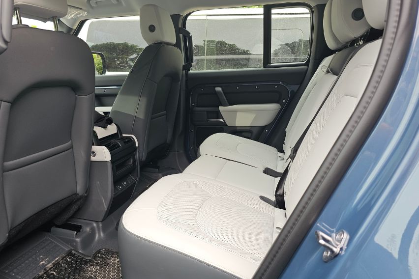 Land Rover Defender 110 S D250