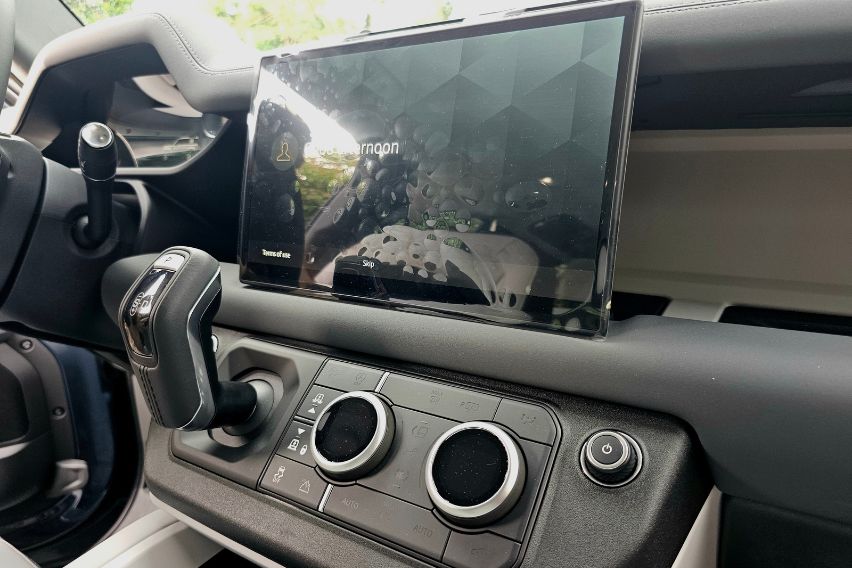 Land Rover Defender 110 S D250