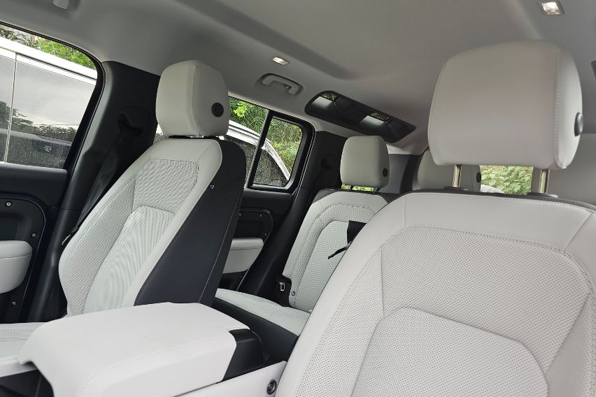 Land Rover Defender 110 S D250