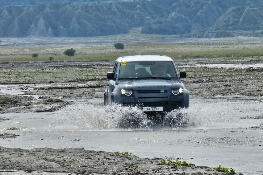 Land Rover Defender 110 S D250