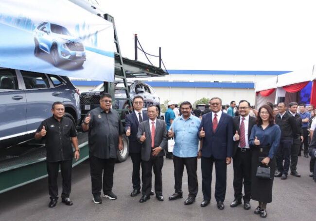 GWM Haval H6 HEV with Malaysian ministers in Melaka