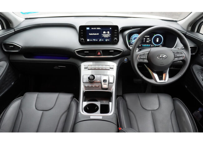 Hyundai Santa Fe Hybrid review interior