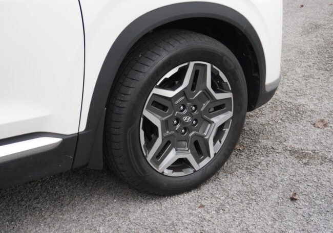 Hyundai Santa Fe hybrid wheels