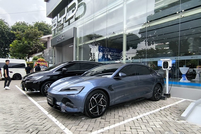 Diler BYD Harmony Slipi