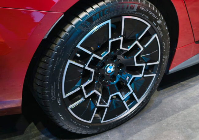 BMW  i4 eDrive35 M Sport 19" wheels