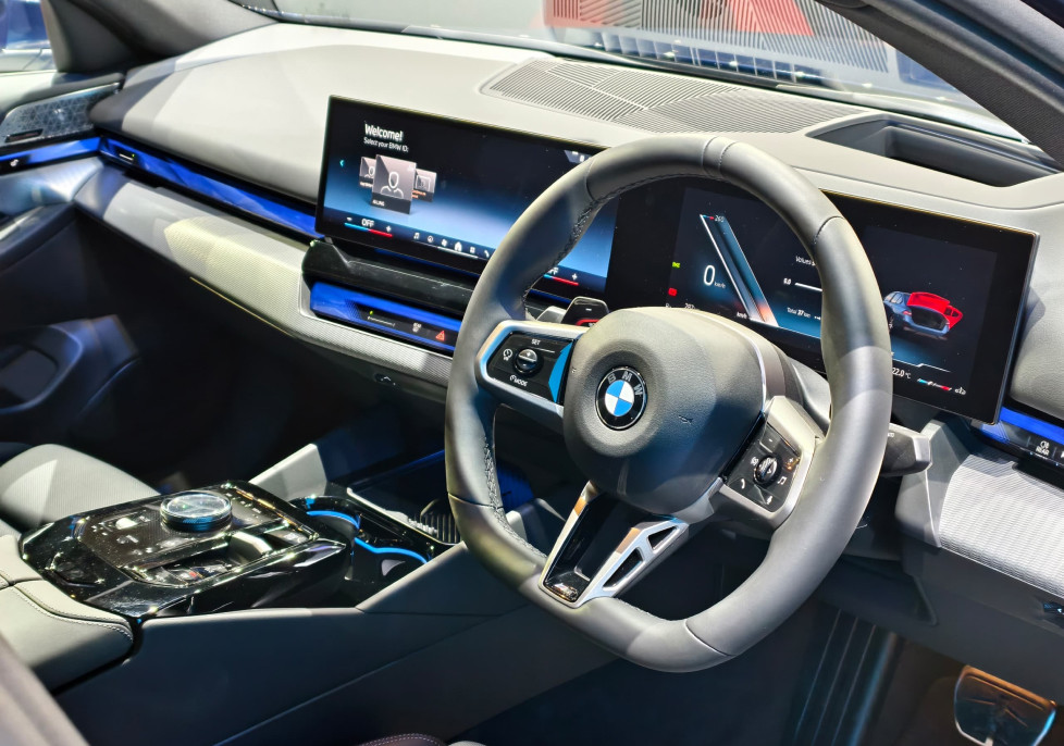 BMW 530i M Sport CKD interior