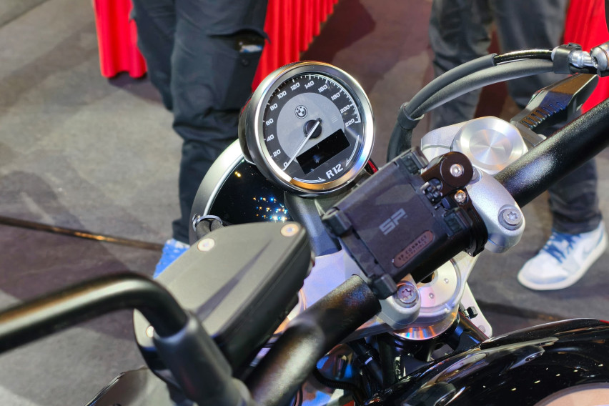 BMW R 12 instrument cluster