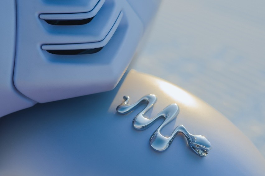 Vespa 946 Snake logo