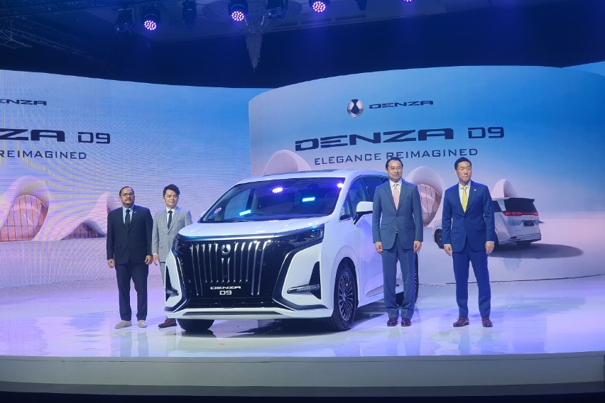 BYD Denza D9 meluncur