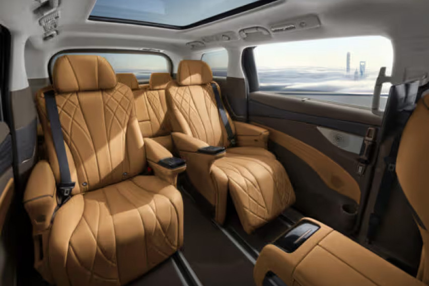 Denza D9 rear seats
