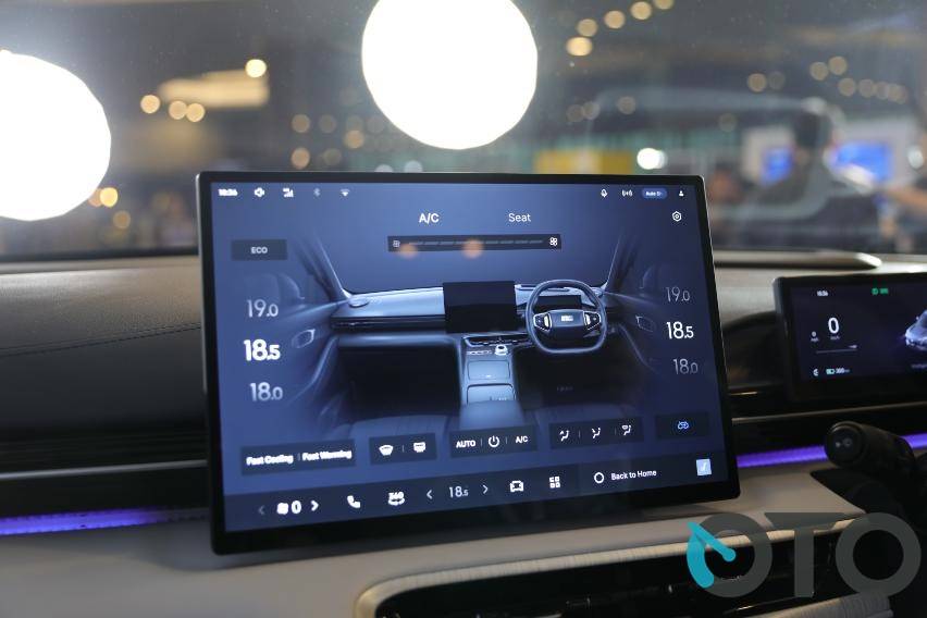 Geely EX5 head unit monitor