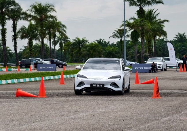 BYD Seal performance handling