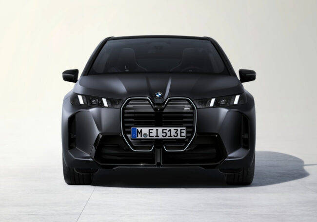 2025 BMW iX facelift front grille change