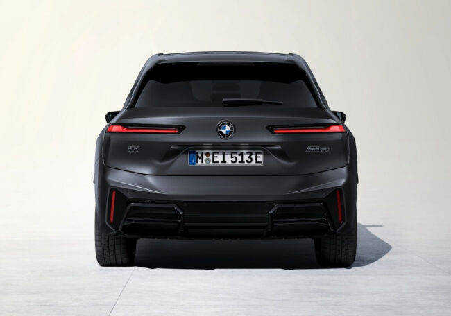 2025 BMW iX facelift rear end look