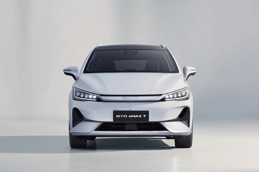BYD eMAX7