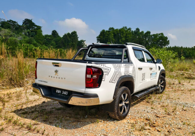 Peugeot Landtrek view rear and side