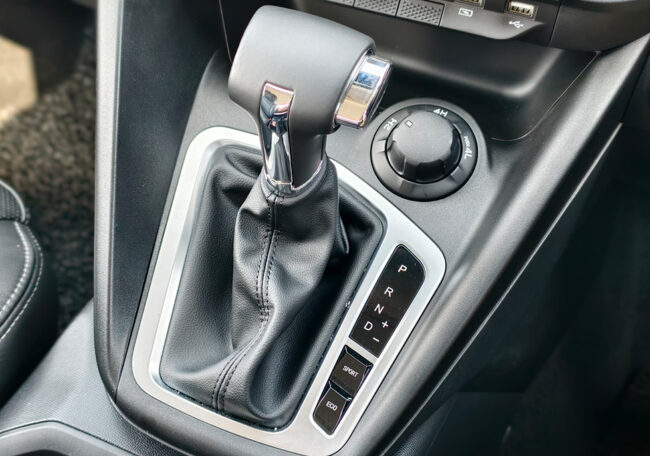 Peugeot Landtrek gear shifter interior