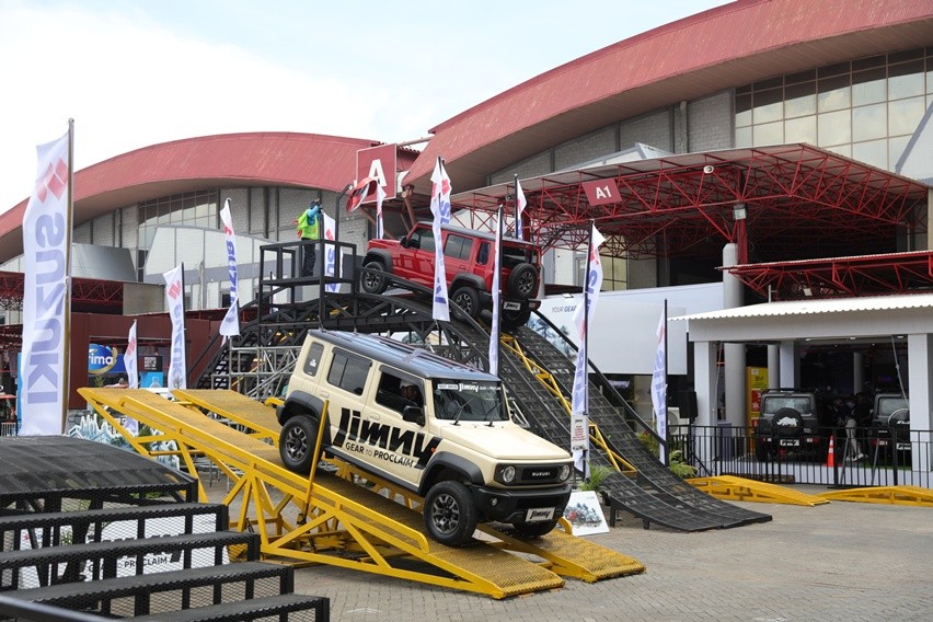 Serunya Test Drive Mobil Suzuki di IIMS 2025, Bisa Bawa Pulang Hadiah Emas dan Motor!