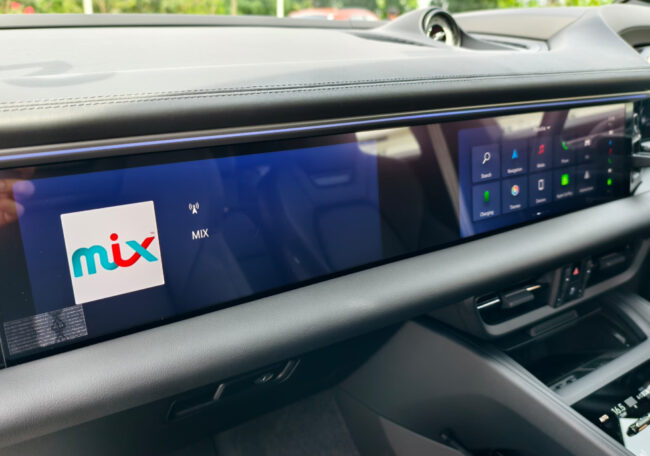 Porsche Macan 4 infotainment screens