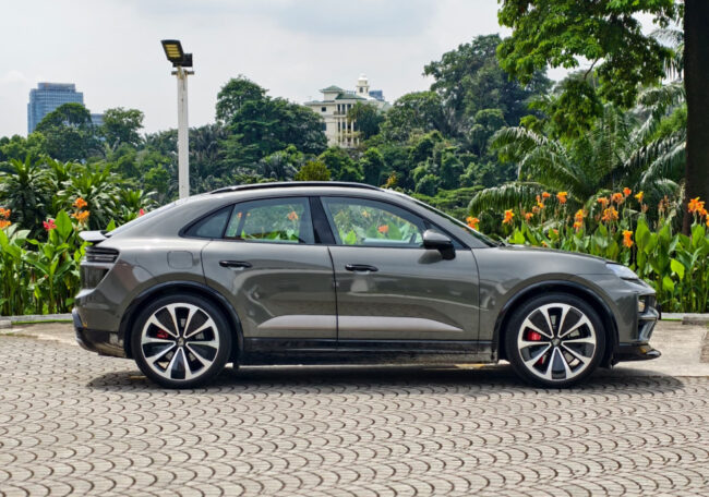 Porsche Macan side profile
