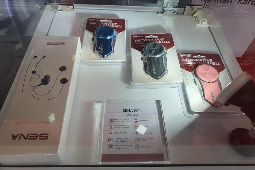 Sena E30 bisa ganti skin