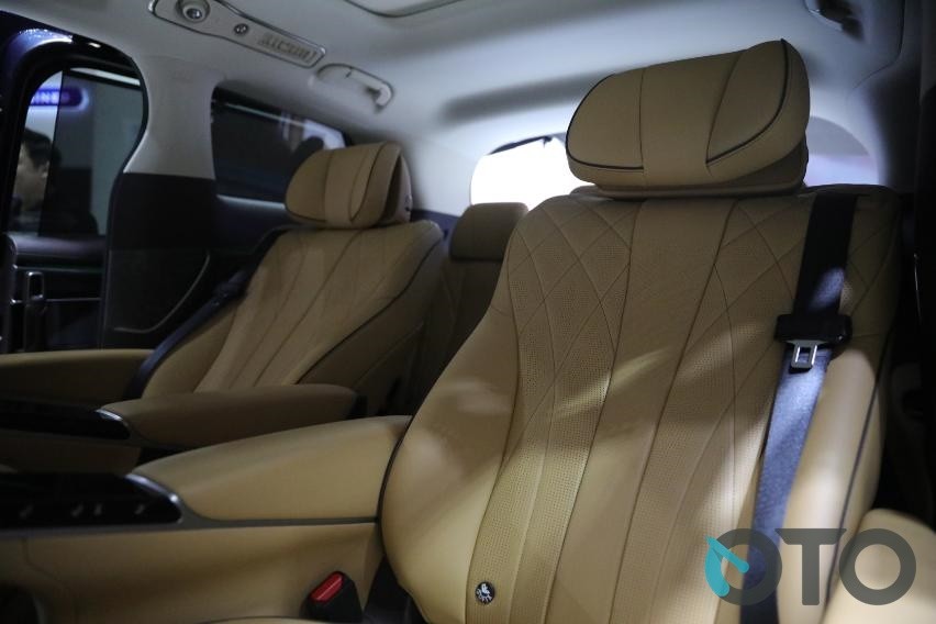 kursi belakang denza d9