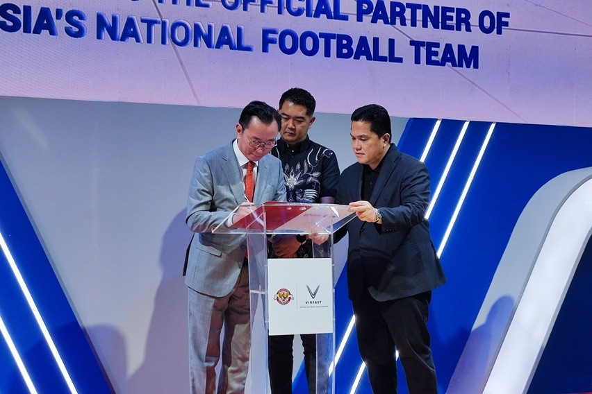 Penandatanganan MoU VinFast x PSSI di IIMS 2025